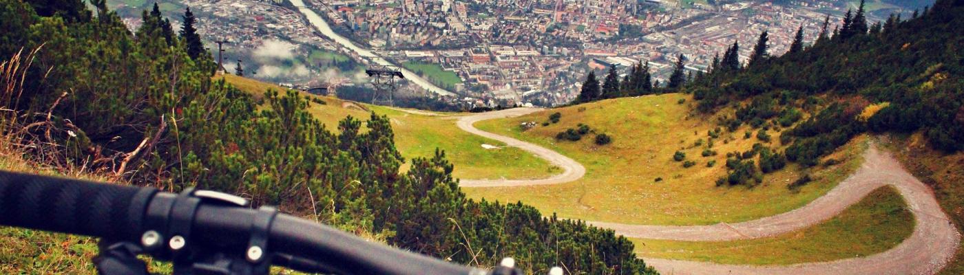 Mountain Bike auf Nordkette mit Blick auf Innsbruck